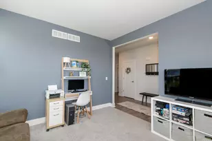 W176N7392 Amethyst Dr, Menomonee Falls, WI 53051 - Photo 10