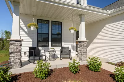W176N7392  Amethyst Dr, Menomonee Falls, WI 53051 - Photo 6