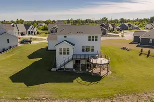 W176N7392 Amethyst Dr, Menomonee Falls, WI 53051 - Photo 4