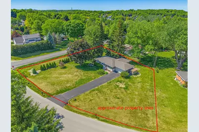21990  Holly Crest Dr, Brookfield, WI 53045 - Photo 24