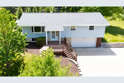 4003  Margolis Dr, West Bend, WI 53095 - Photo 2
