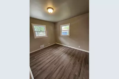 5951 N 73rd St, Milwaukee, WI 53218 - Photo 8