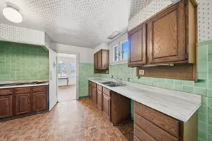 1555 E Olive St, Shorewood, WI 53211 - Photo 22
