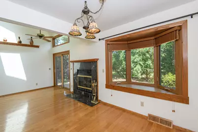 W132N8130  Danell Dr, Menomonee Falls, WI 53051 - Photo 2
