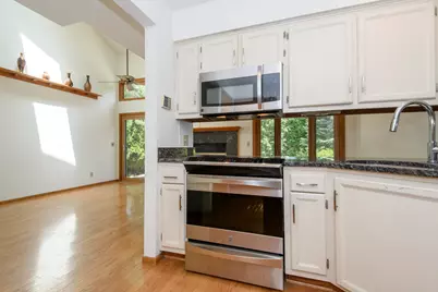 W132N8130  Danell Dr, Menomonee Falls, WI 53051 - Photo 6