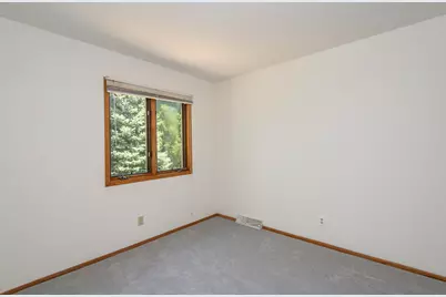 W132N8130  Danell Dr, Menomonee Falls, WI 53051 - Photo 16