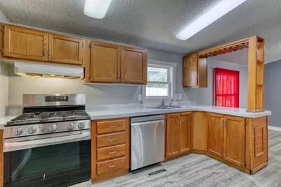 2451 S 92nd St, West Allis, WI 53227 - Photo 10