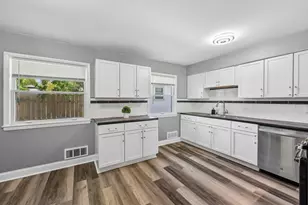 5125 N 81st St, Milwaukee, WI 53218 - Photo 8