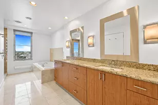 923 E Kilbourn Ave, Milwaukee, WI 53202 - Photo 20