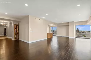923 E Kilbourn Ave, Milwaukee, WI 53202 - Photo 22