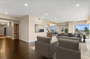 923 E Kilbourn Ave, Milwaukee, WI 53202 - Photo 20
