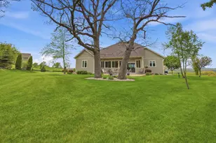 S30W27725 Creekside Ct, Waukesha, WI 53188 - Photo 34