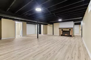 2122 S 86th St, West Allis, WI 53227 - Photo 20