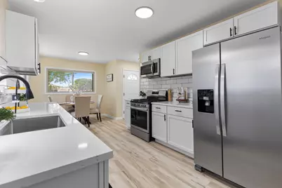 2122 S 86th St, West Allis, WI 53227 - Photo 8