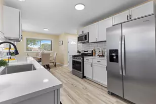 2122 S 86th St, West Allis, WI 53227 - Photo 8