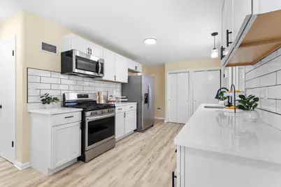 2122 S 86th St, West Allis, WI 53227 - Photo 10
