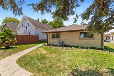 2122 S 86th St, West Allis, WI 53227 - Photo 24