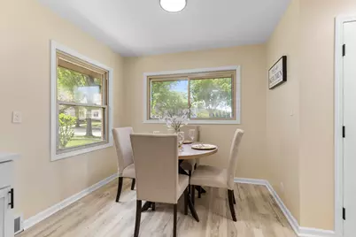 2122 S 86th St, West Allis, WI 53227 - Photo 12