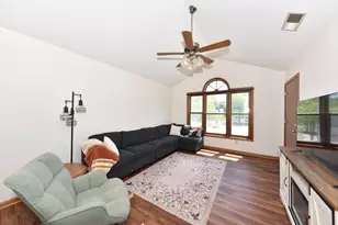 65 Stacy Lynn Ln, Hartford, WI 53027 - Photo 4