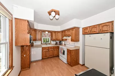 1551 S 168th St, New Berlin, WI 53151 - Photo 8