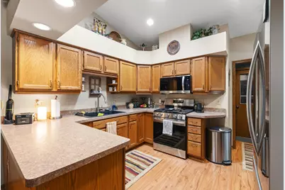 N81W13163  Country Terrace Ln, Menomonee Falls, WI 53051 - Photo 8
