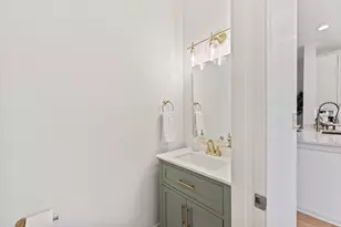 208 E Reservoir Ave, Milwaukee, WI 53212 - Photo 8