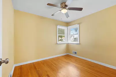 3925 N 79th St, Milwaukee, WI 53222 - Photo 8