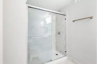 6025 S 22nd St, Milwaukee, WI 53221 - Photo 20