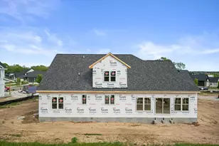 W253N5553 Cres Hl Dr, Sussex, WI 53089 - Photo 2