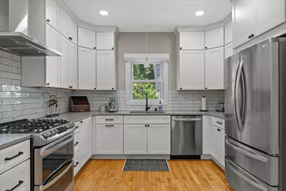 1505  St Charles St, Wauwatosa, WI 53213 - Photo 8