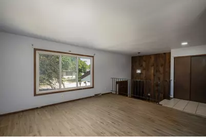 7821  W Hustis St, Milwaukee, WI 53223 - Photo 8