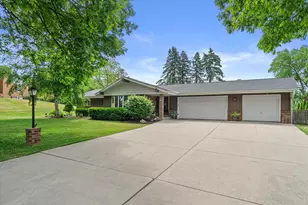 3560 Goetz Dr, Brookfield, WI 53005 - Photo 2