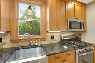 3061 N Gordon Cir, Milwaukee, WI 53212 - Photo 10
