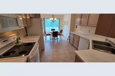 6235 S Creekside Dr #19, Cudahy, WI 53110 - Photo 10