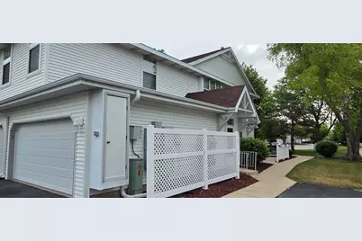 6235 S Creekside Dr #19, Cudahy, WI 53110 - Photo 2