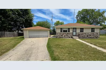 1709  Mercury Cir, Racine, WI 53404 - Photo 4