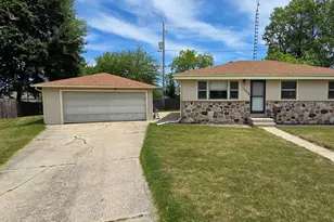 1709 Mercury Cir, Racine, WI 53404 - Photo 4