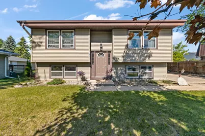 855  Lois Ct, Hartford, WI 53027 - Photo 1
