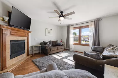 855  Lois Ct, Hartford, WI 53027 - Photo 6