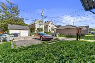 2960 N Maryland Ave, Milwaukee, WI 53211 - Photo 40