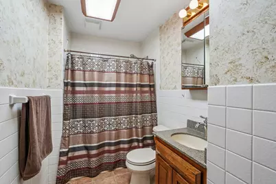 2354 S 32nd St, Milwaukee, WI 53215 - Photo 16