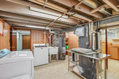 2354 S 32nd St, Milwaukee, WI 53215 - Photo 24