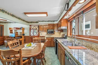 2354 S 32nd St, Milwaukee, WI 53215 - Photo 8