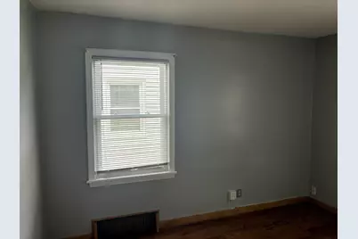 3906 S Kirkwood Ave, Saint Francis, WI 53235 - Photo 12
