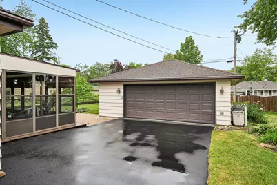 W151N8313  Thomas Dr, Menomonee Falls, WI 53051 - Photo 32