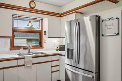 W151N8313  Thomas Dr, Menomonee Falls, WI 53051 - Photo 10