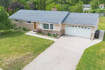 7216 W Layton Ave, Greenfield, WI 53220 - Photo 32