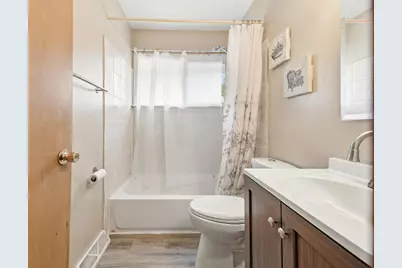 7216 W Layton Ave, Greenfield, WI 53220 - Photo 14