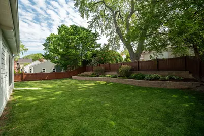 2550 N 93rd St, Wauwatosa, WI 53226 - Photo 28