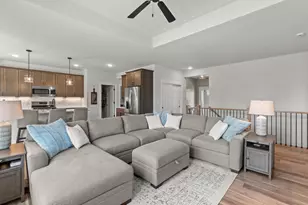 9644 S Bergamont Dr, Franklin, WI 53132 - Photo 16